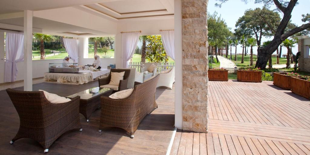 45-محوطه-هتل-5-ستاره-جوجو-پریمیر- Juju-Premier-Palace-Grounds.jpg