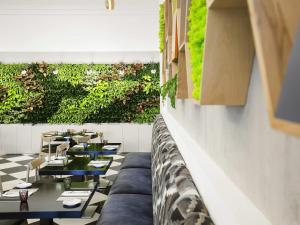 21-رستوران-هتل-3-ستاره-آیبیس-سیتی-سنتر-دبی- Hotel-Ibis-City-Center-Restaurant.jpg