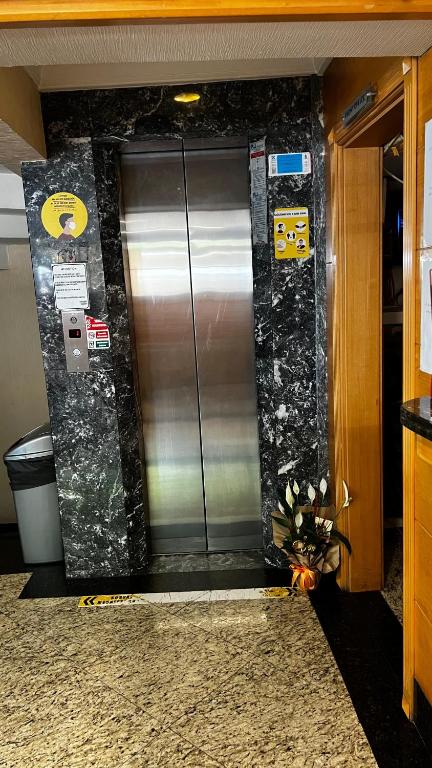 02-نمای-آسانسور-هتل-4-ستاره-پارک-استار-استانبول-Elevator-Hotel-Taksim.jpg