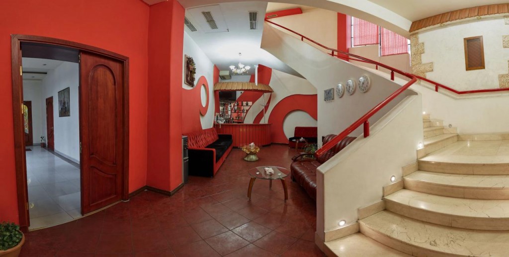 10 لابی هتل 3 ستاره بلا ایروان ارمنستان Hotel Bella Yerevan.jpg