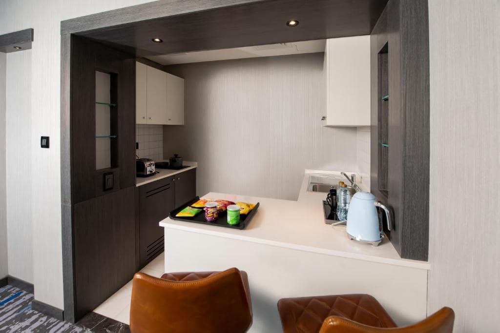 16-اتاق-خواب-هتل-4-ستاره-اج-کریک-ساید-دبی- Edge-Creekside-Hotel-Dubai-Bedroom.jpg