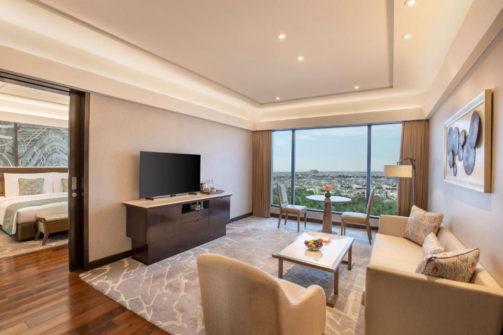 12 اتاق هتل 5 ستاره لیلا شاهدارا دهلی Leela Shahdara Hotel Delhi.jpg