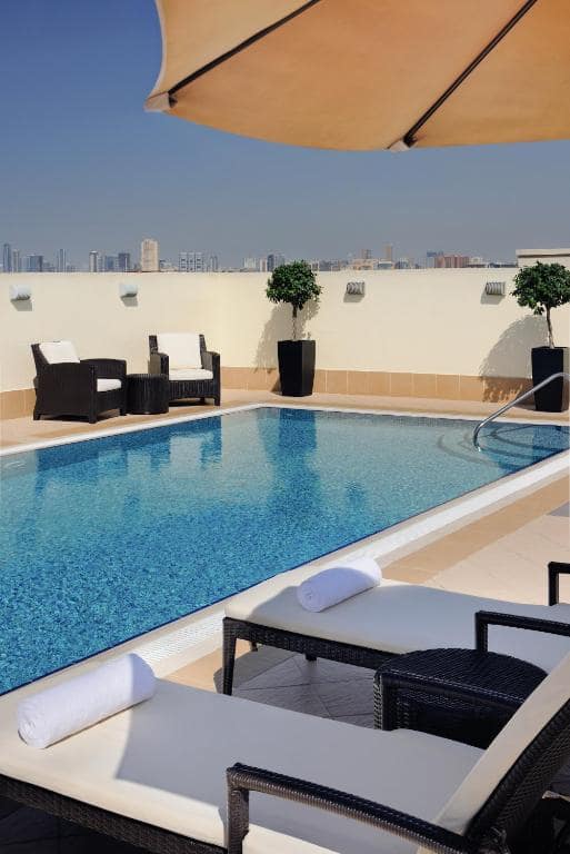 16-استخر-هتل-5-ستاره-آوانی-دیره-دبی- Avani-Deira-Dubai-Hotel-Pool.jpg