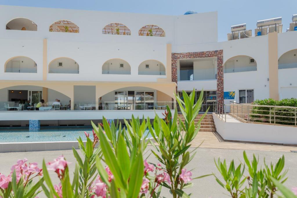 06 نمای هتل 4 ستاره بلمار کوش آداسی Belmare Hotel Kusadasi.jpg