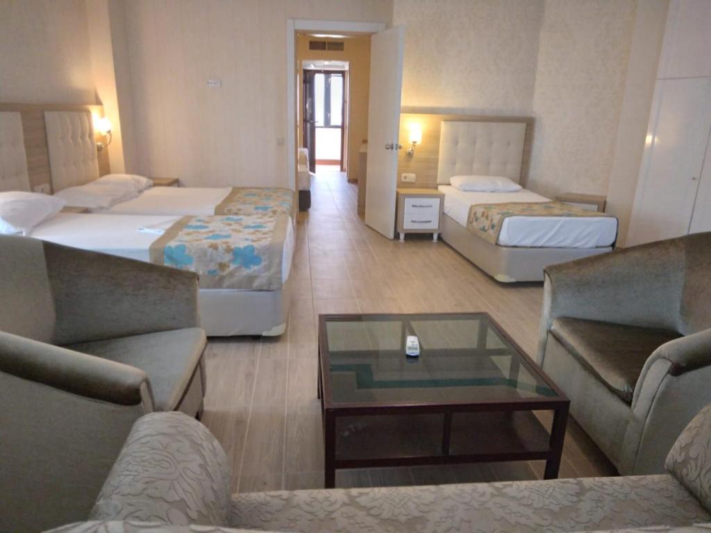 42 اتاق هتل 5 ستاره سندر آنتالیا Cender Hotel Antalya.jpg
