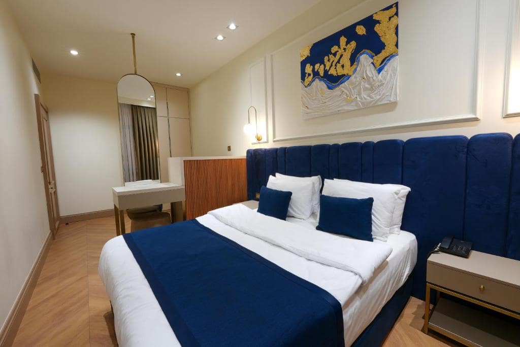 هتل-4-ستاره-تی-کی-تکسیم-استانبول-نمای-اتاق-Hotel-4-setere-Tk-taxim-Room 15-min.jpg