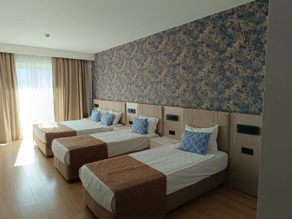17-اتاق-هتل-4-ستاره-الدار-گاردن-ریزورت-آنتالیا- Eldar-Garden-Resort-Antalya-Room.jpg