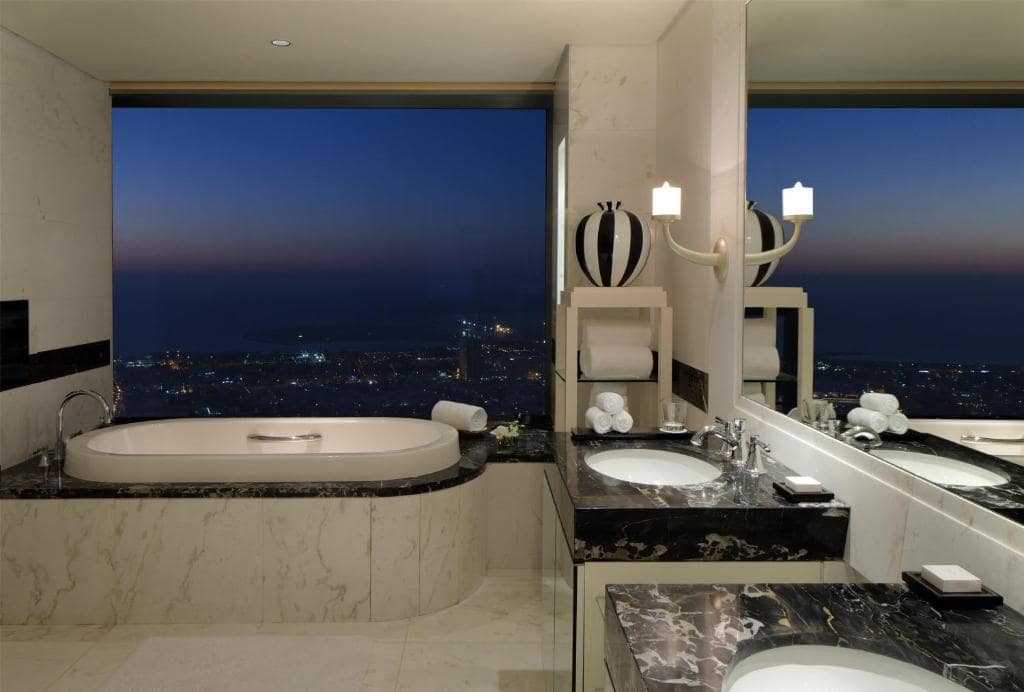 27-سرویس-بهداشتی-هتل-5-ستاره-کنراد-دبی- Conrad-Hotel-Dubai-Bathroom.jpg