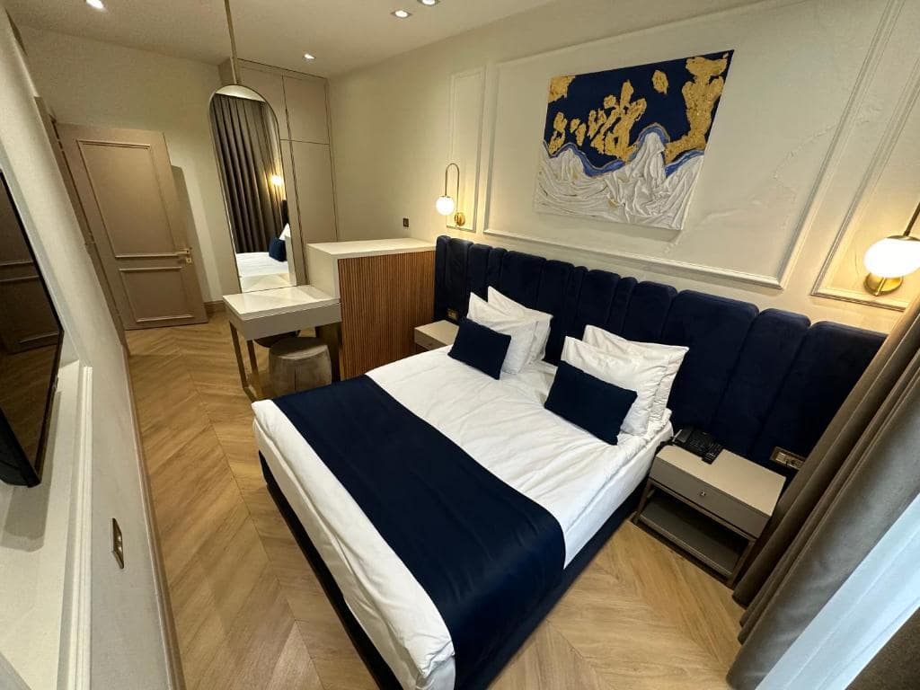 هتل-4-ستاره-تی-کی-تکسیم-استانبول-نمای-اتاق-Hotel-4-setere-Tk-taxim-Room 30-min.jpg