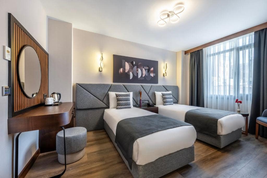 08-نمای-اتاق-هتل-4-ستاره-بریستول-Room-Hotel-4-setare-Bristol-Istanbul.jpg