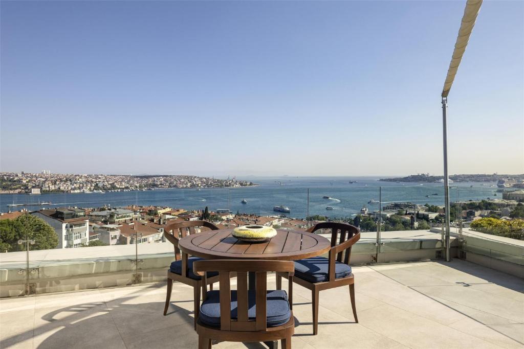 03-روف-گاردن-Conrad-Istanbul-Bosphorus-هتل-کنراد-بسفروس-استانبول-.jpg