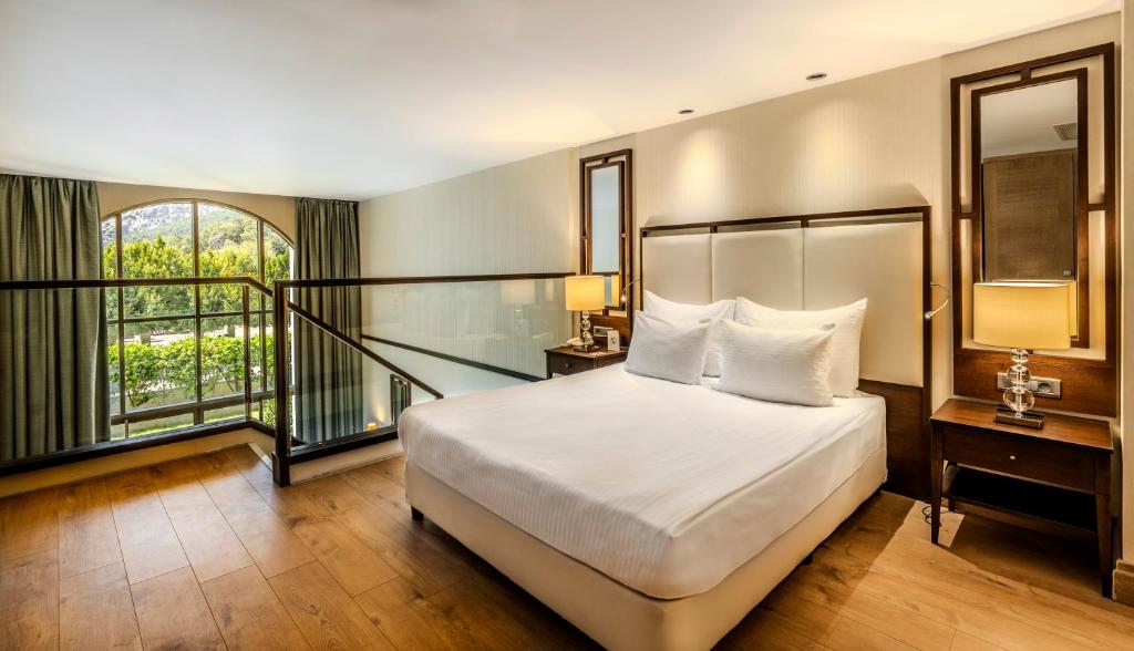 05-اتاق-هتل-5-ستاره-آمارا-پریمیر-پالاس-آنتالیا- Amara-Premier-Palace-Hotel-Antalya-Room.jpg