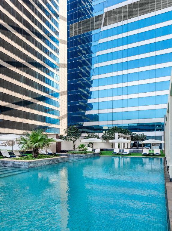 38-استخر-هتل-5-ستاره-د-اچ-دبی- The-H-Dubai-Pool.jpg