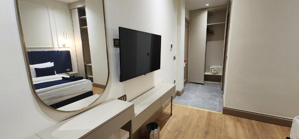 هتل-4-ستاره-تی-کی-تکسیم-استانبول-نمای-اتاق-Hotel-4-setere-Tk-taxim-Room8-min.jpg