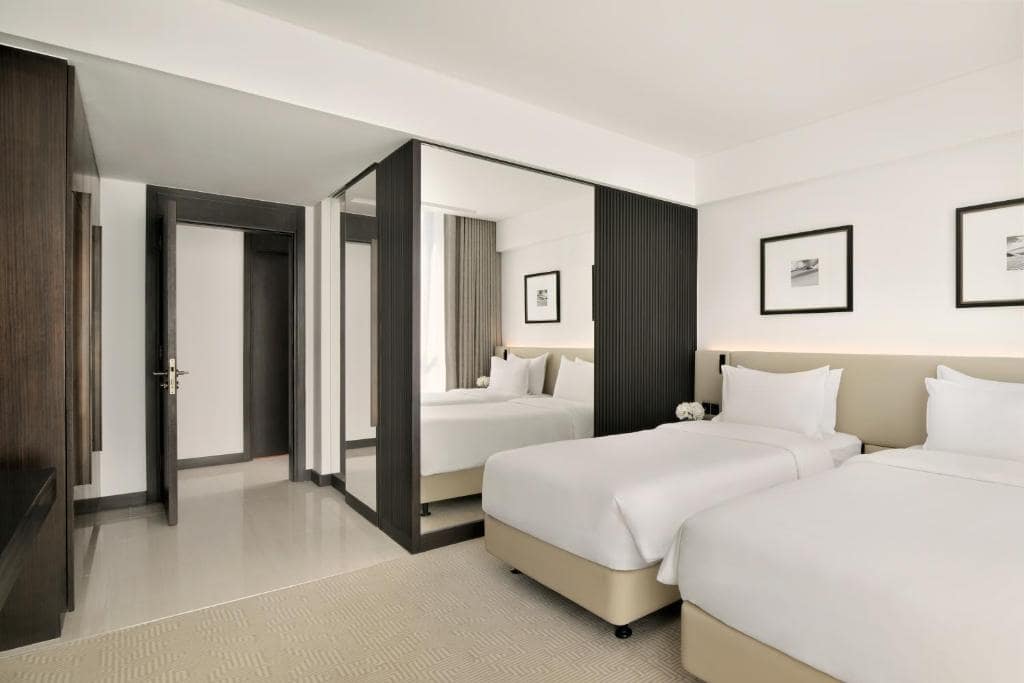 04-اتاق-هتل-5-ستاره-شرایتون-گرند-دبی Sheraton-Grand-Hotel-Dubai-Room-.jpg