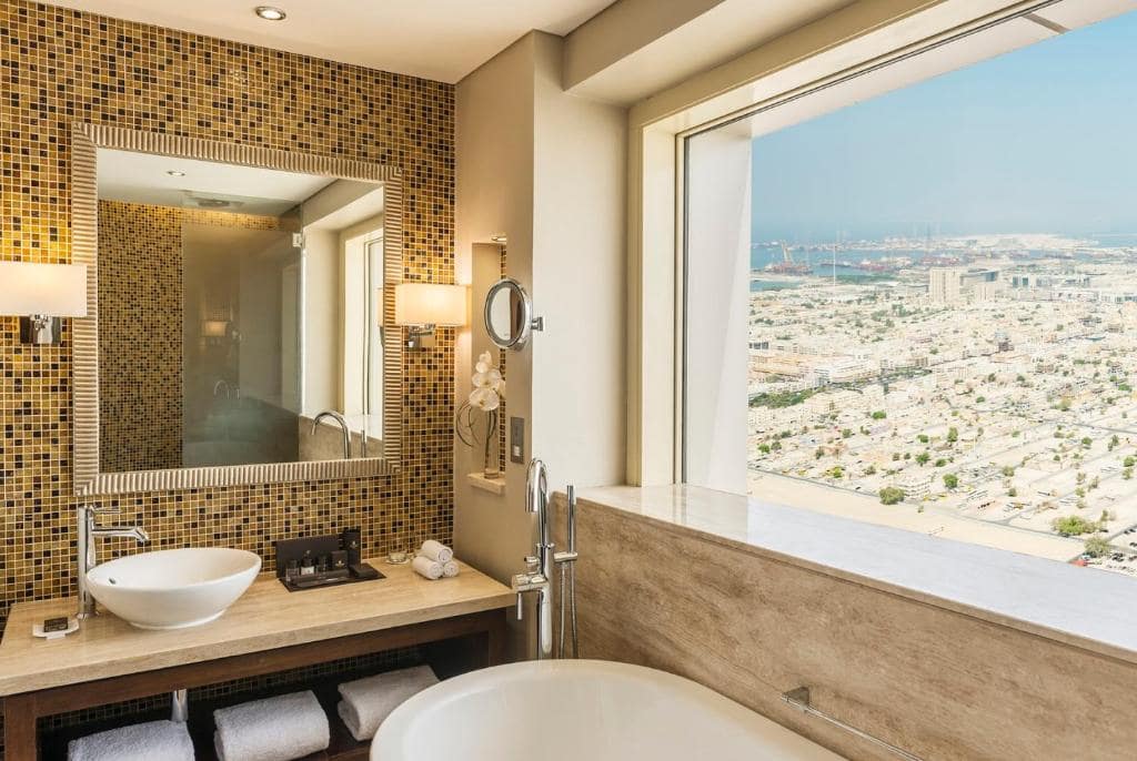 33-سرویس-بهداشتی-هتل-5-ستاره-د-تاور-پلازا-دبی- The-Tower-Plaza-Hotel-Dubai-Bathroom.jpg