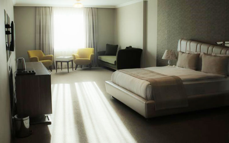 04 اتاق هتل 4 ستاره رویال میلانو وان Royal Milano Hotel Van.jpg