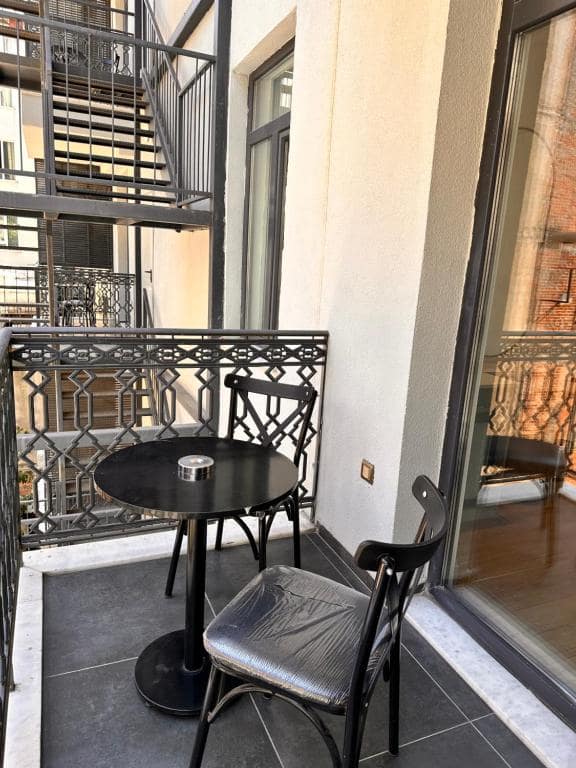 هتل-4-ستاره-تی-کی-تکسیم-استانبول-نمای-تراس-Hotel-4-setere-Tk-taxim-Terrace7-min.jpg