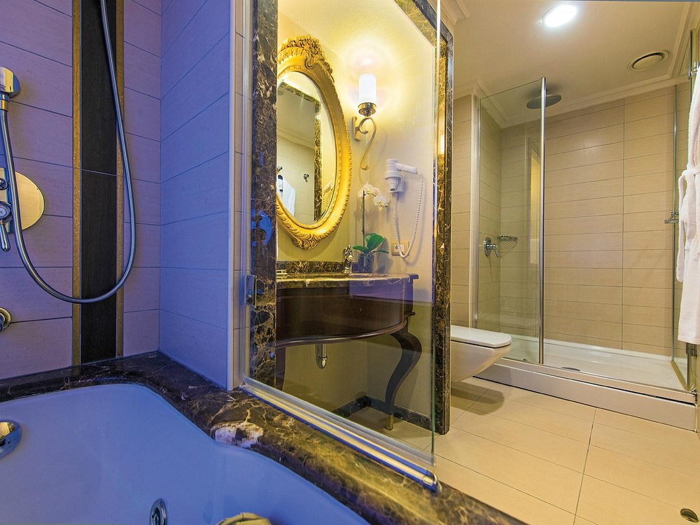 01-هتل-5-ستاره-الیت-ورد-تکسیم-استانبول-نمای حمام-Bathroom-Hotel-5-Setare-Estanbul.jpg