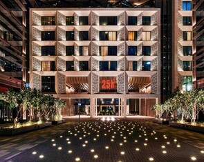هتل 5 ستاره 25 ساعت وان سنترال دبی 25 Hours Hotel Dubai One central